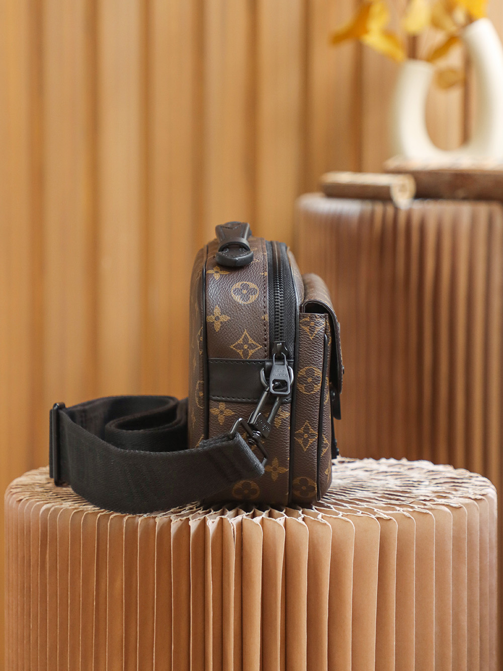 Louis Vuitton 𝐒 𝐋𝐎𝐂𝐊 messenger bag M45806