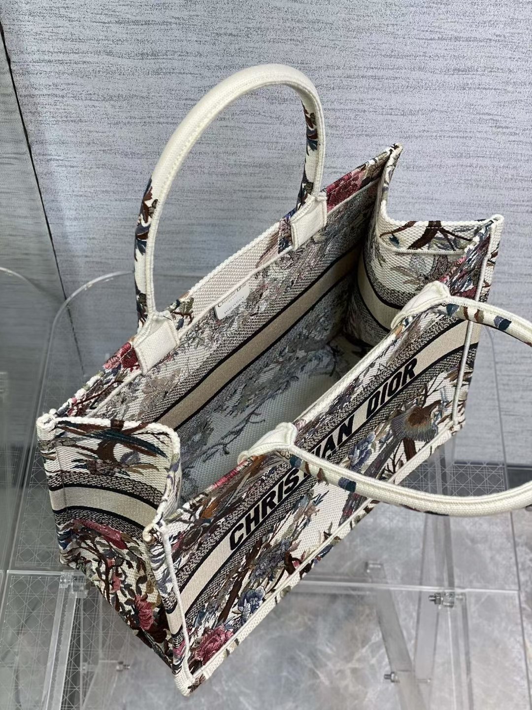 DIOR TOTE Magpie White Limited Edition Collection