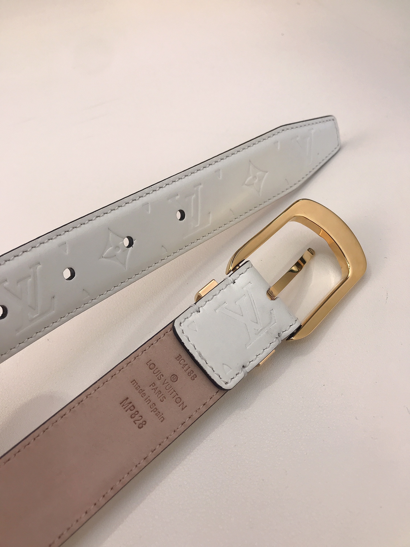 LOUIS VUITTO belt is double-sided with Italian original custom imported cowhide embossing