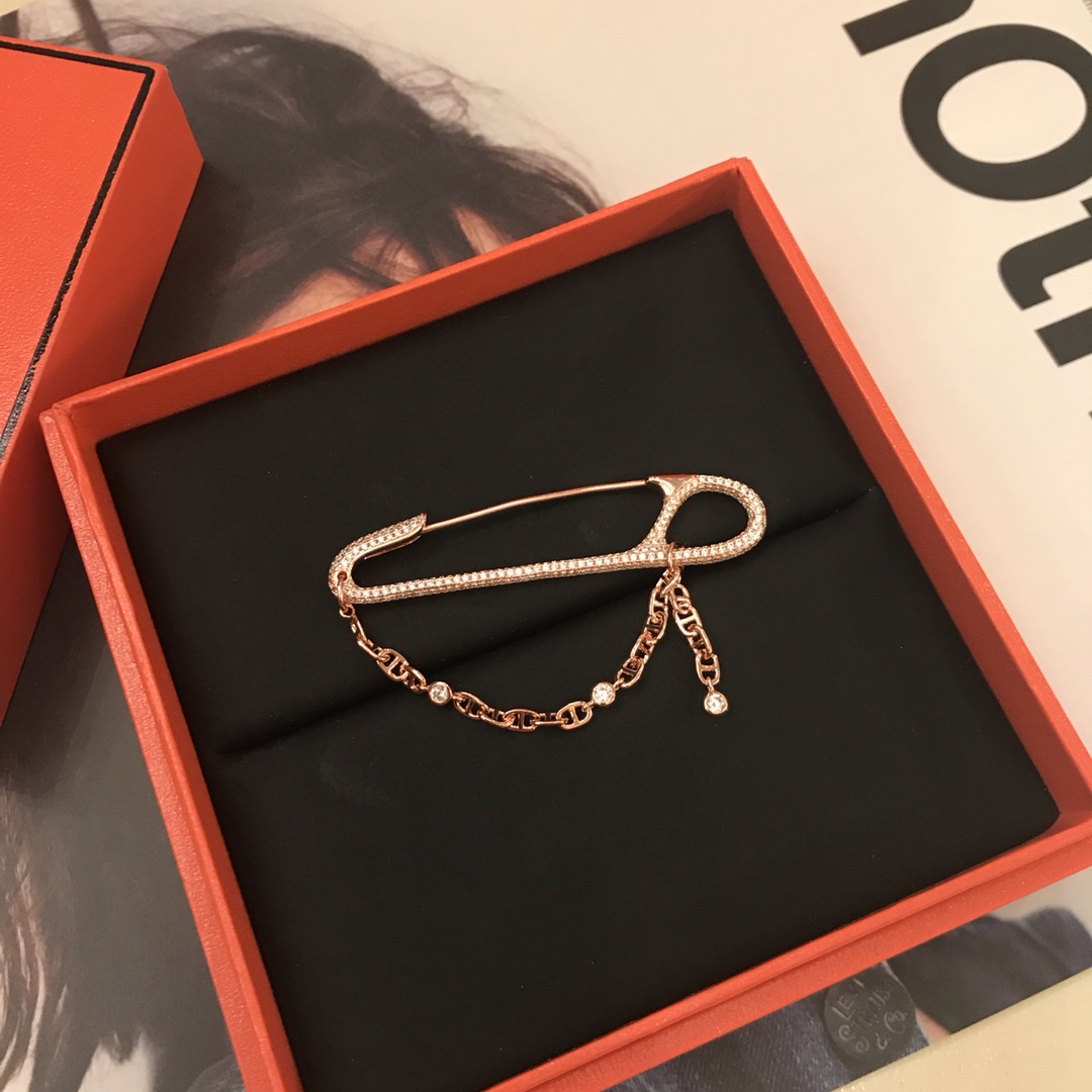 Hermes brooch