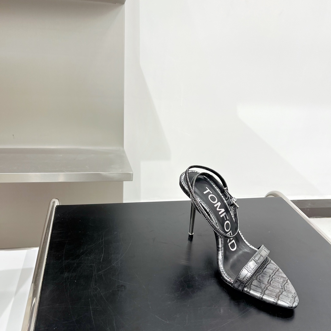 𝒕𝒐𝒎𝒇𝒐𝒓𝒅 𝟐𝟎𝟐𝟐/𝐒𝐒 𝐧𝐞𝐰 TF Tom Ford Gold Heel Padlock Sandals