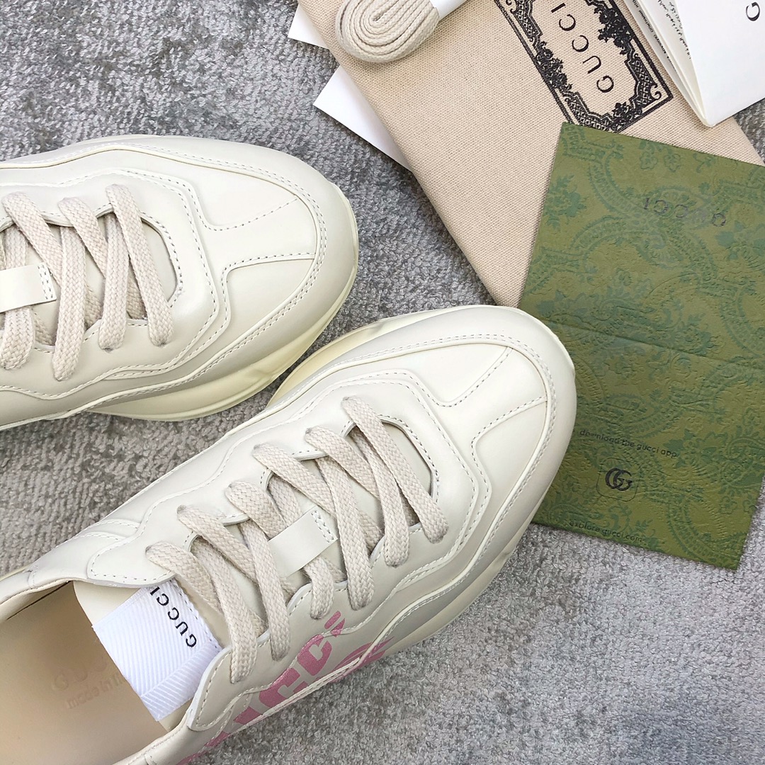 Gucci Pops This collection has a lot of flora and fauna elements Original material