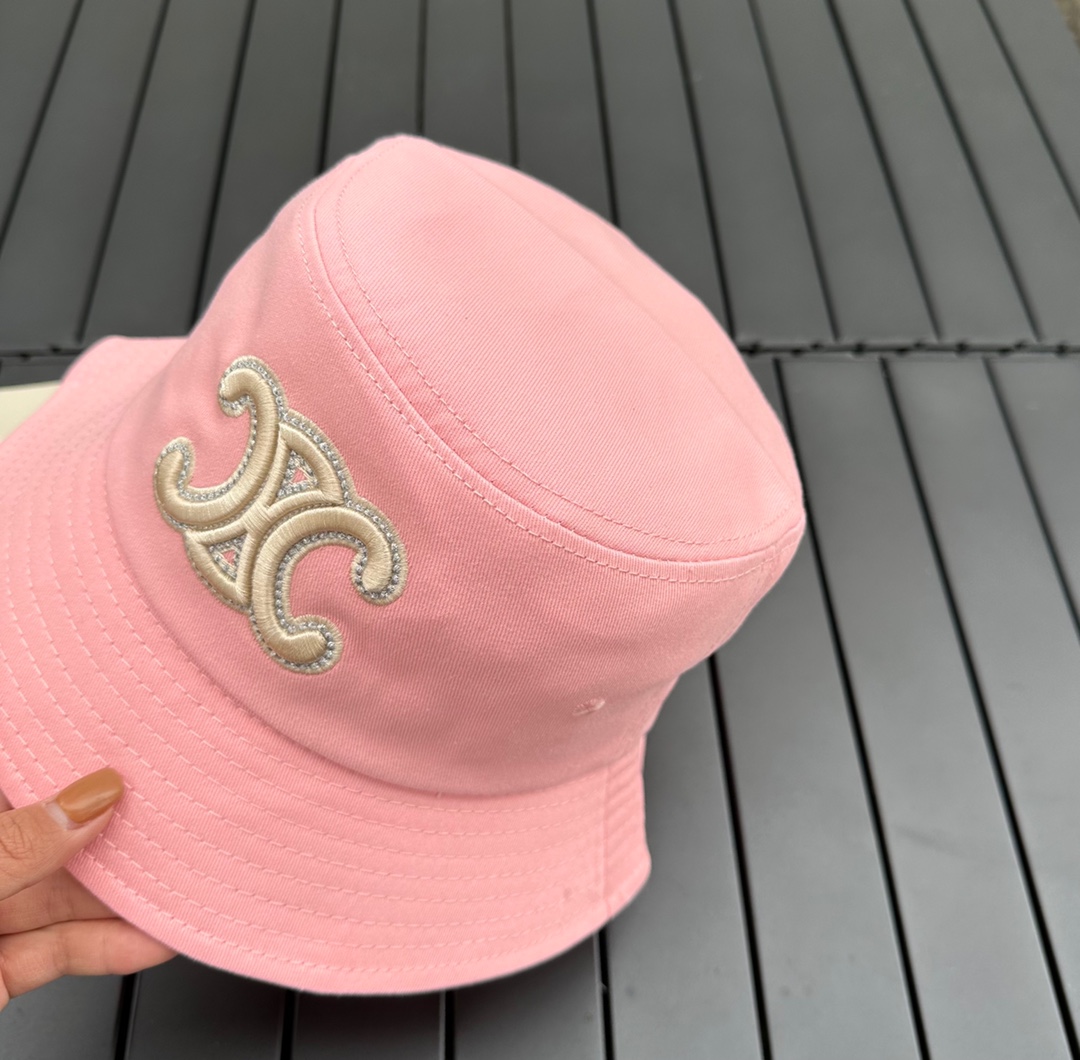 Celine's original single fisherman hat, his sun hat with a large brim