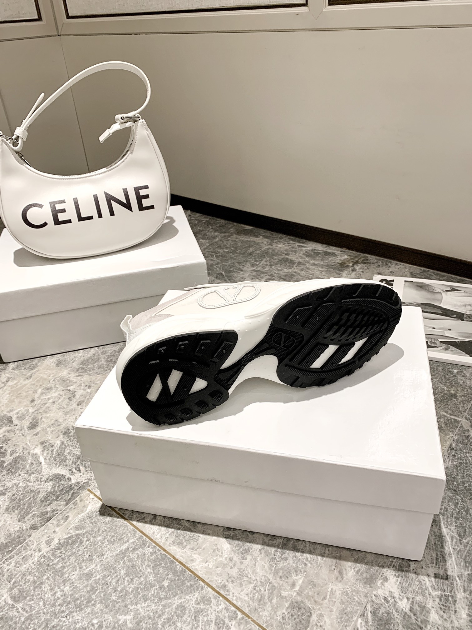 【Valentino】𝟐𝟎𝟐𝟏/𝐒𝐒 𝐧𝐞𝐰 Valentino 2022 ss spring-summer collection of new old man shoes