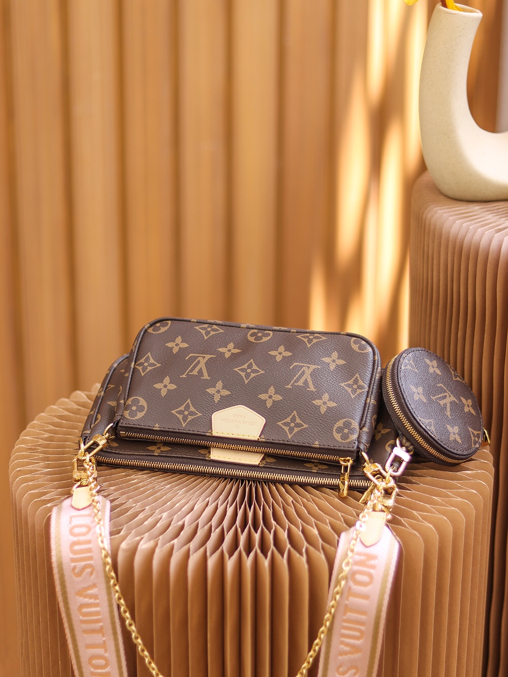 Louis Vuitton 𝙈𝙐𝙇𝙏𝙄 𝙋𝙊𝘾𝙃𝙀𝙏𝙏𝙀 5 in 1 MM44840