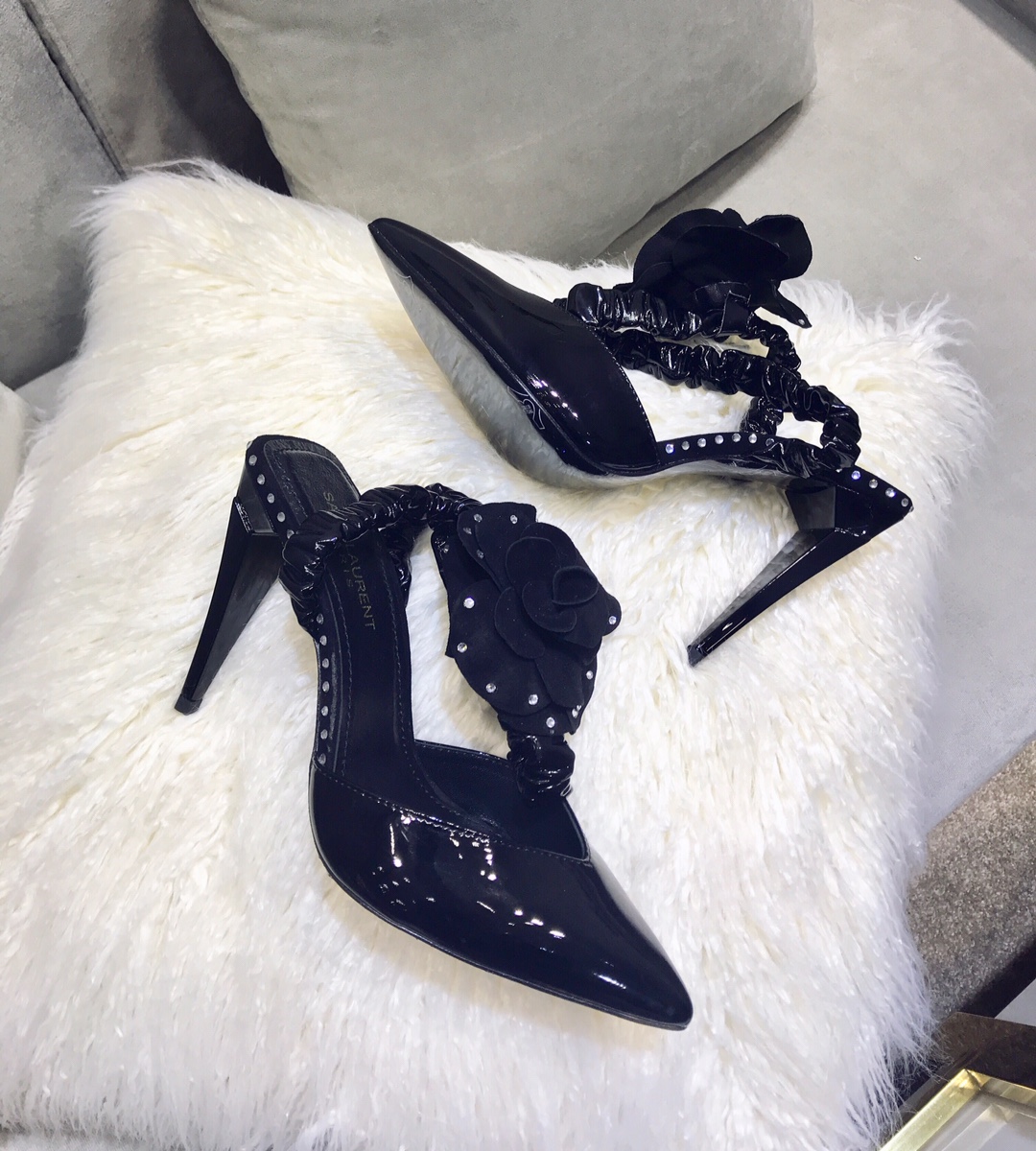 [Saint Laurent / Saint Laurent] YSL show live 18SS spring and summer show new ladies pointed high heels