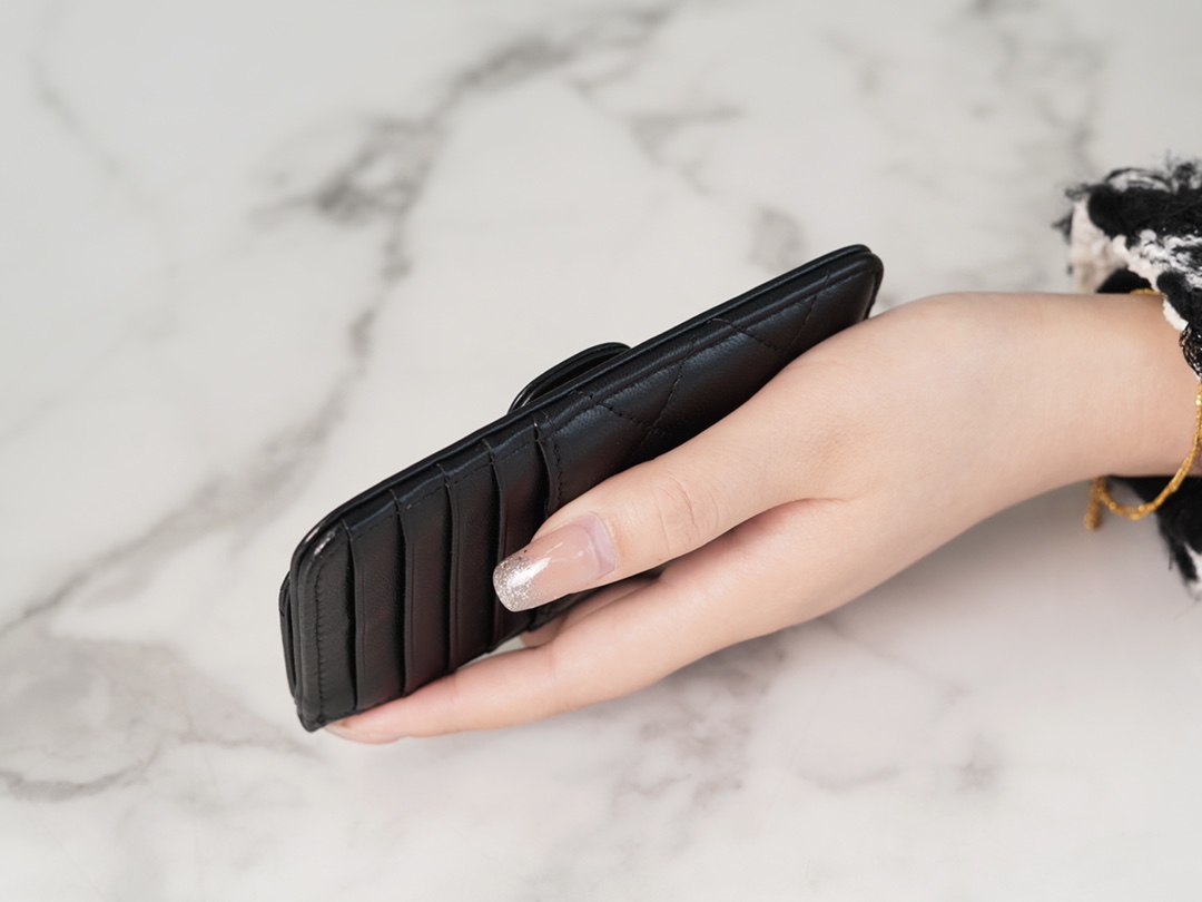 𝗖𝗛𝗔𝗘𝗡𝗟✦In exclusive channel special lambskin 🐑Classic zippered coin card case Black 🖤