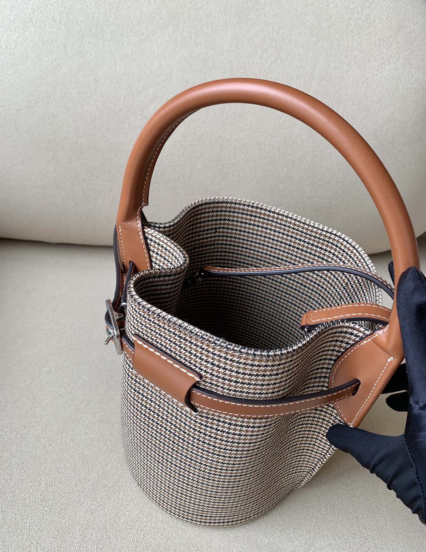𝐂𝐞𝐥𝐢𝐧𝐞 BUCKET MAILL𝐂𝐞𝐥𝐢𝐧𝐞 BIG BAG NANO bucket bag in tweed and smooth calfskin