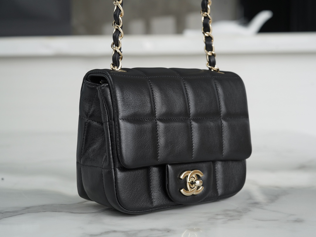 𝗖𝗛𝗔𝗡𝗘𝗟✦𝗖𝗹𝗮𝘀𝘀𝗶𝗰 𝗙𝗹𝗮𝗽 Italy 🇮🇹 The Box Original Lambskin 23𝑪 Early Spring Resort Collection The Most Beautiful Dice Square Fat
