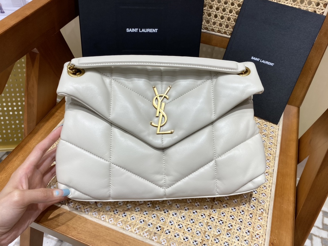 SAINT LAURENT #𝙇𝙤𝙪𝙇𝙤𝙪 𝙥𝙪𝙛𝙛𝙚𝙧#57747 (large silver buckle)