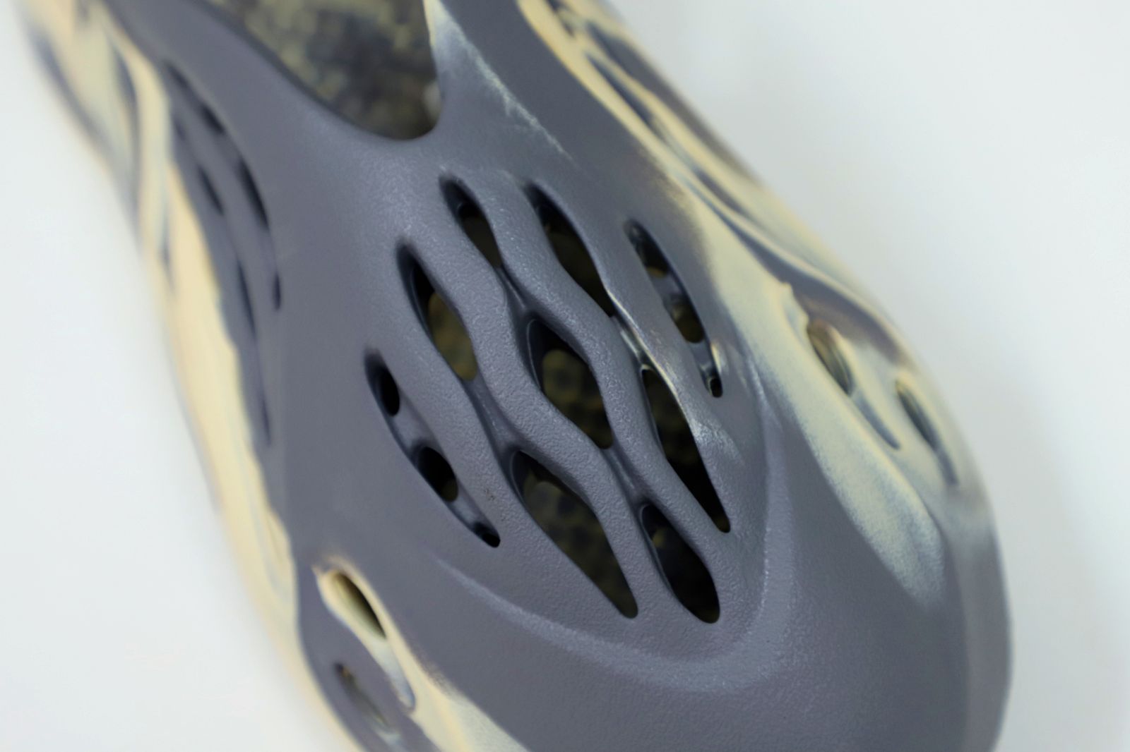 YEEZY FOAM RUNNER MXT MOON GREY