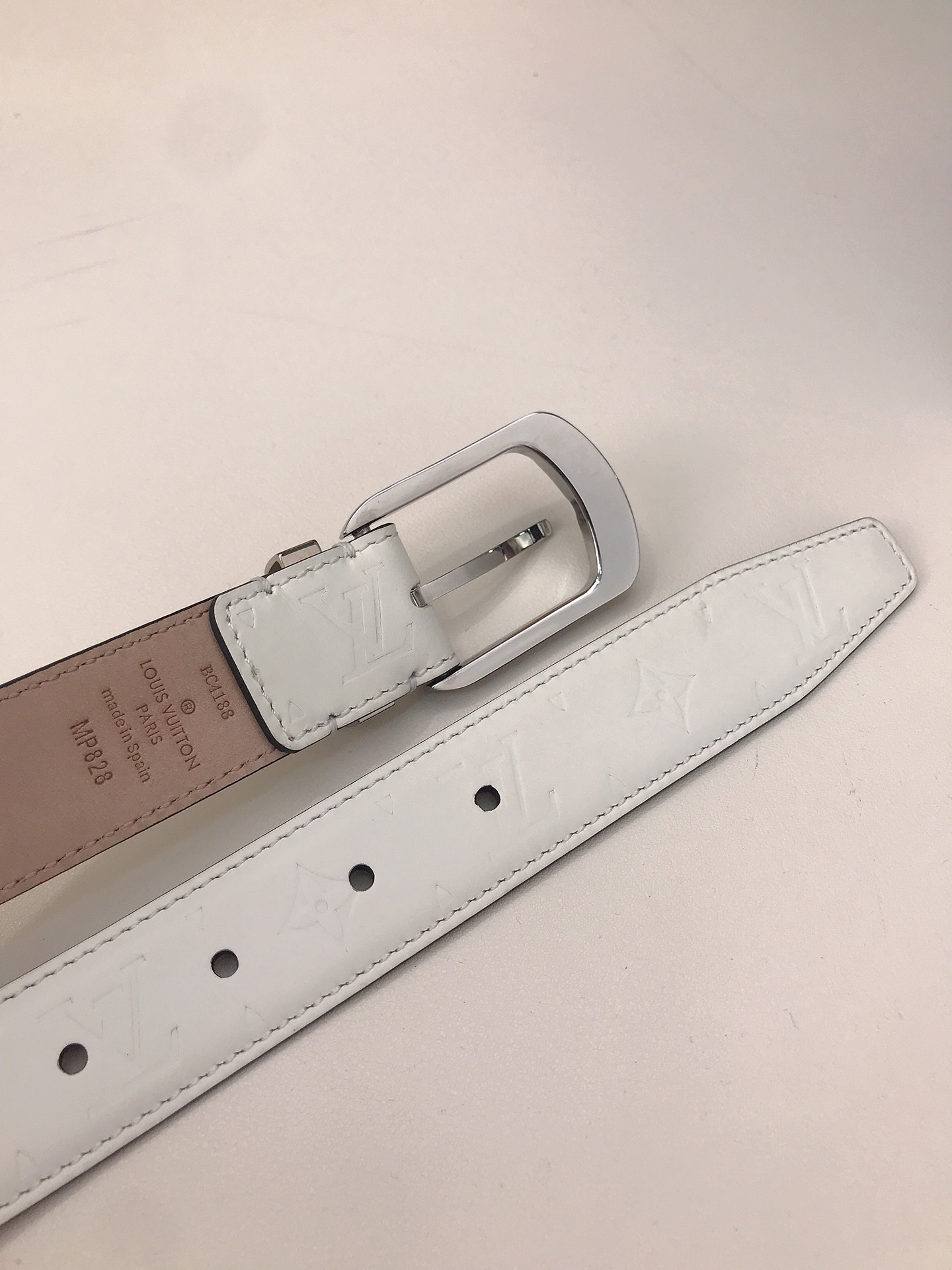 LOUIS VUITTO belt is double-sided with Italian original custom imported cowhide embossing