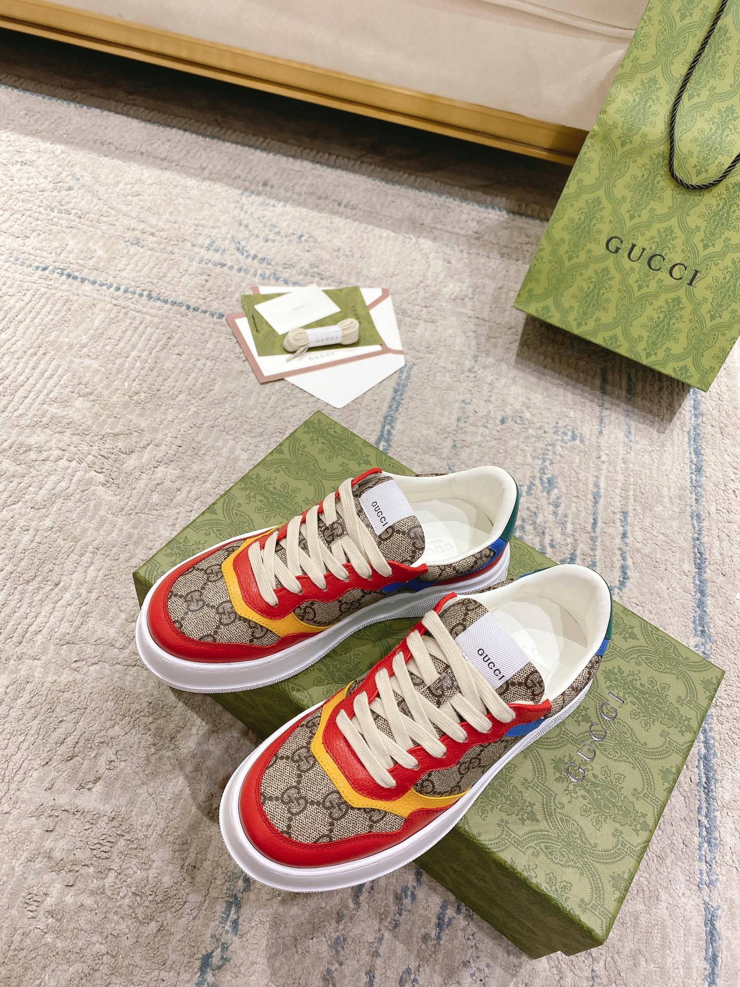 Gucci 𝟐𝟎𝟐𝟐ss new couple models 💑 full series of thick-soled white shoes