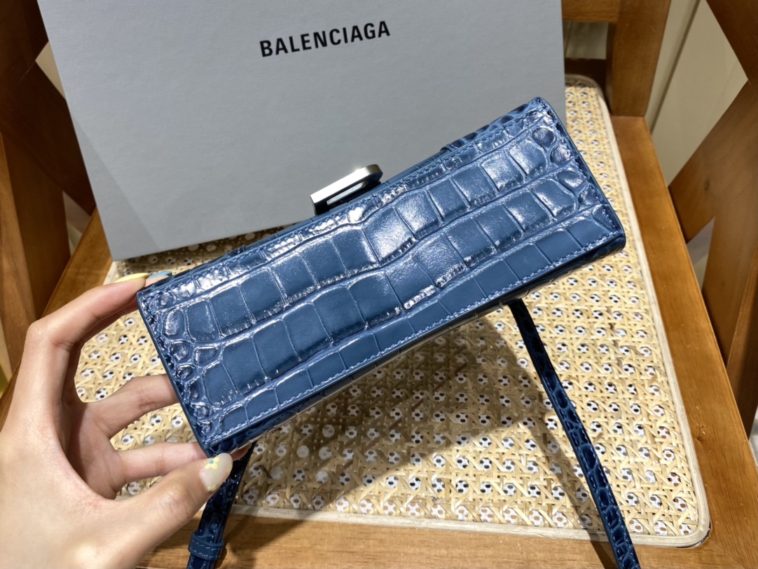 BALENCIAGA 𝐇𝐨𝐮𝐫𝐠𝐥𝐚𝐬𝐬 𝐗𝐒 crocodile-textured cowhide