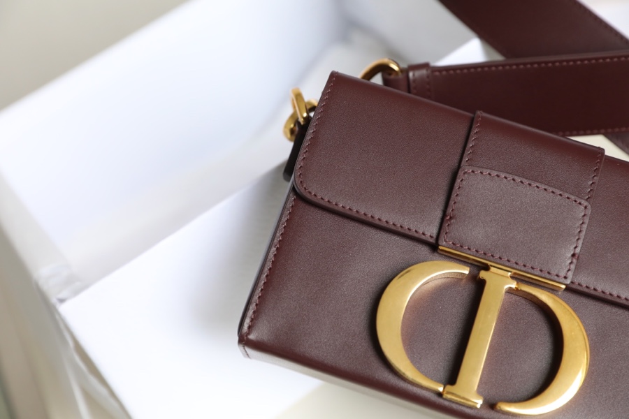 Montaigne Wine Red 𝙢𝙞𝙣𝙞 Box Bag