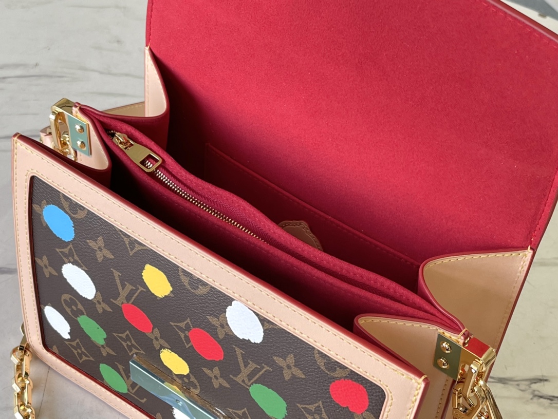 𝐋𝐎𝐔𝐈𝐒 𝐕𝐔𝐈𝐓𝐓𝐎𝐍    M46432