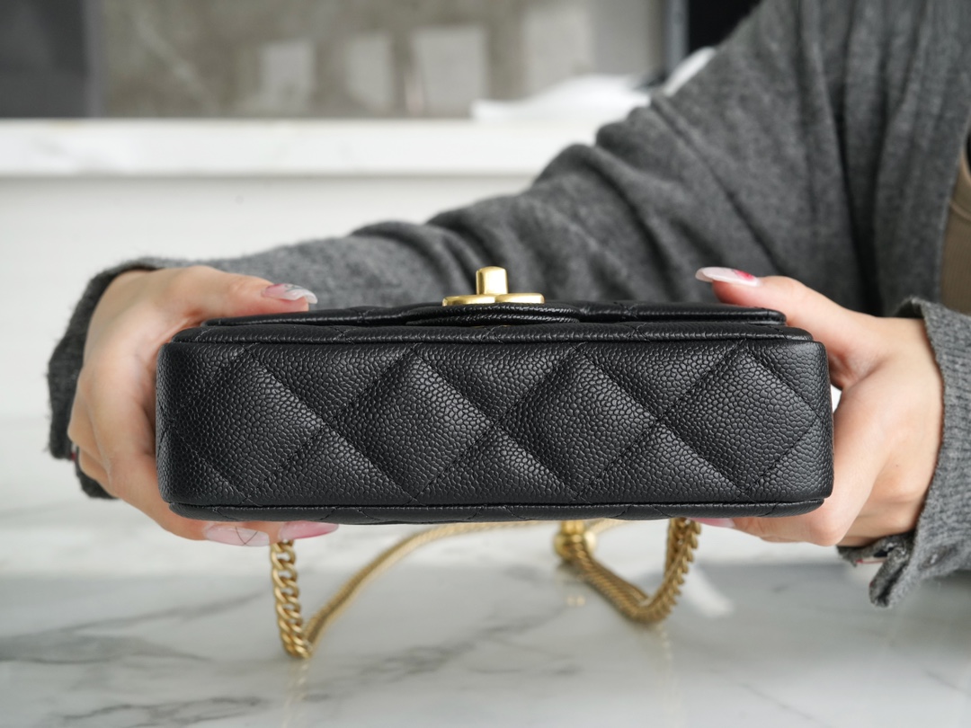 𝗖𝗛𝗔𝗡𝗘𝗟 ✦𝗖𝗹𝗮𝘀𝘀𝗶𝗰 𝗙𝗹𝗮𝗽23P Spring/Summer New Love Heart Adjustable Buckle mini Black