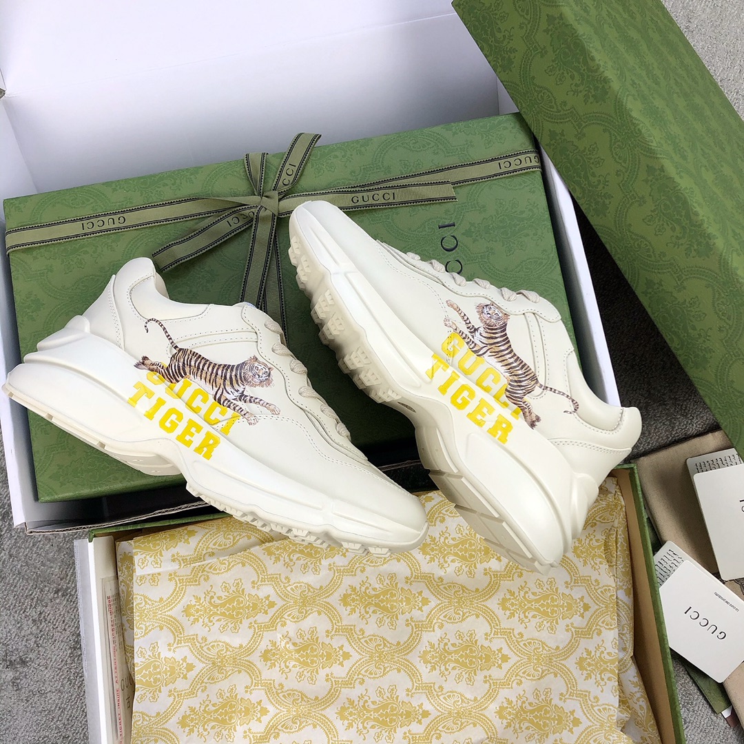 Gucci Pops This collection has a lot of flora and fauna elements Original material