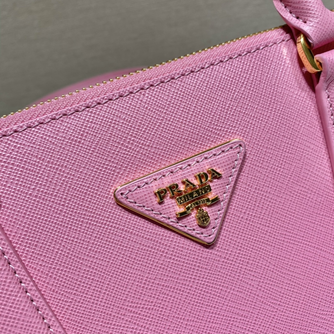 𝐏𝐑𝐀𝐃𝐀 Classic favourites 1BA863