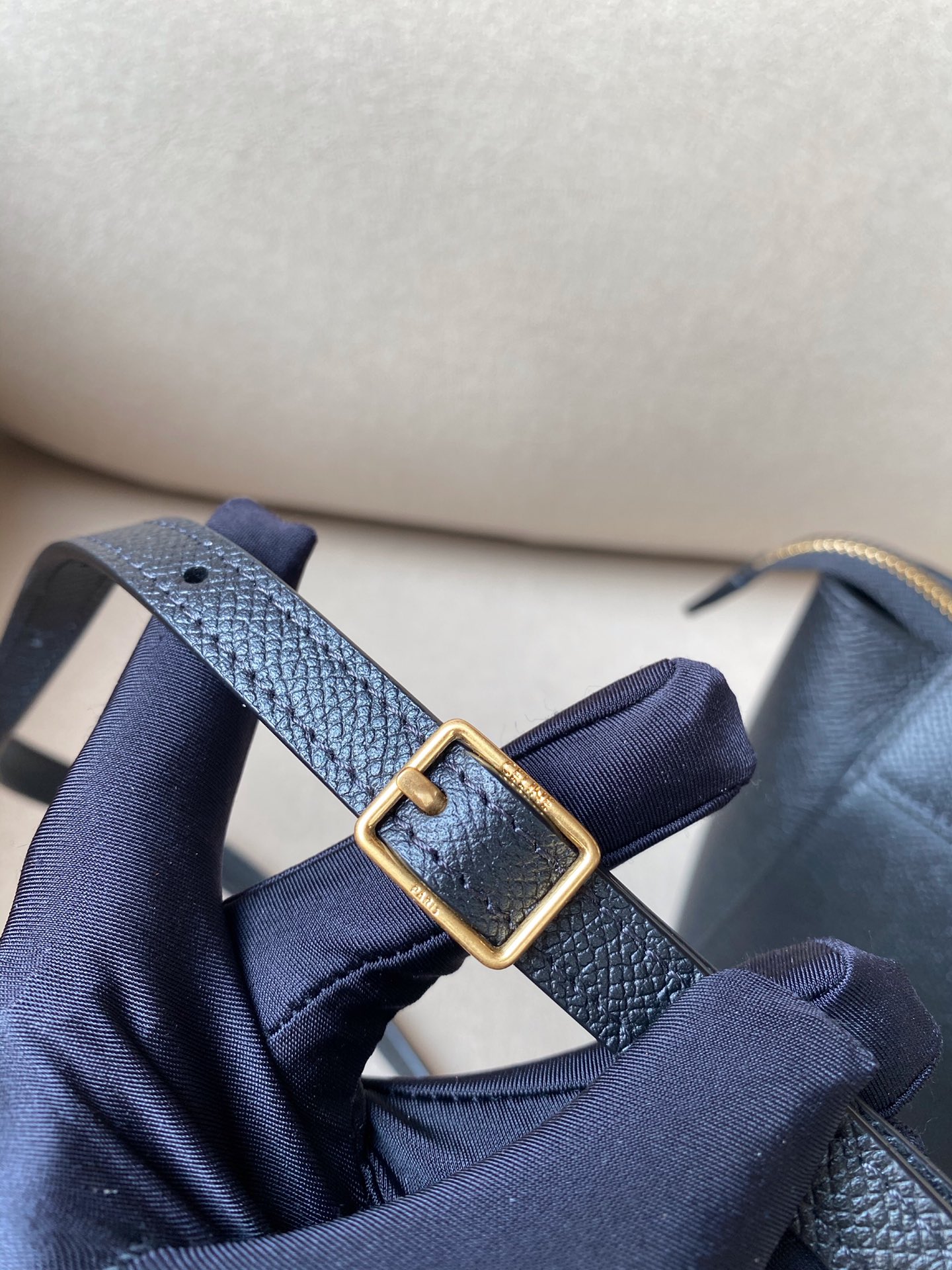 𝐂𝐞𝐥𝐢𝐧𝐞 𝐛𝐞𝐥𝐭 𝐩𝐢𝐜𝐨 𝟏𝟔𝐜𝐦 Grained Calfskin Bag