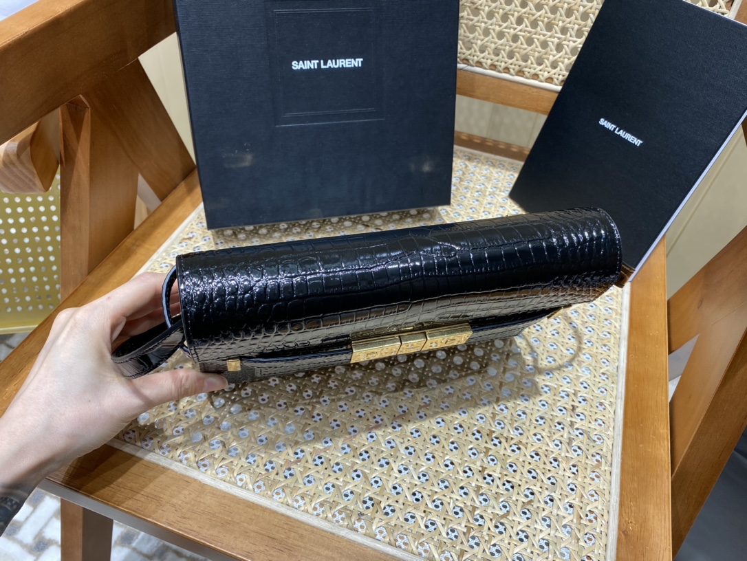 SAINT LAURENT【𝙈𝙖𝙣𝙝𝙖𝙩𝙩𝙖𝙣 𝟮𝟰𝙘𝙢】675626.Jd