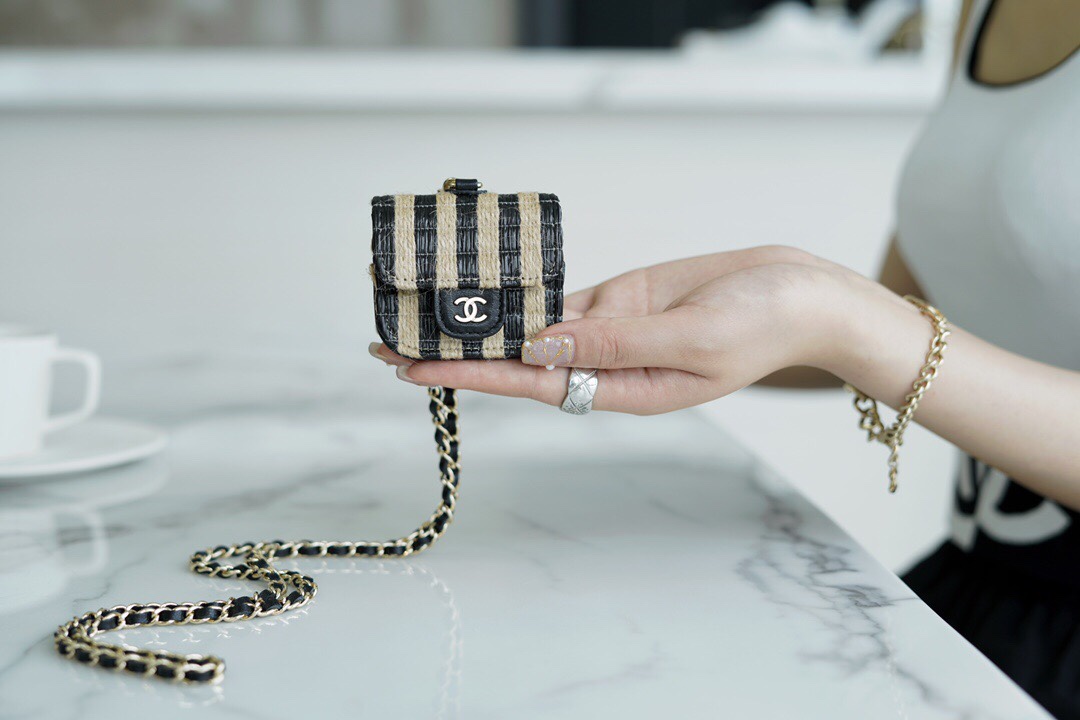 𝗖𝗛𝗔𝗘𝗡𝗟✦2021 𝗦𝘀 New spring and summer products Lafite series ◆ʚCute and lovely straw 𝙈𝙞𝙣𝙞 earphone bag