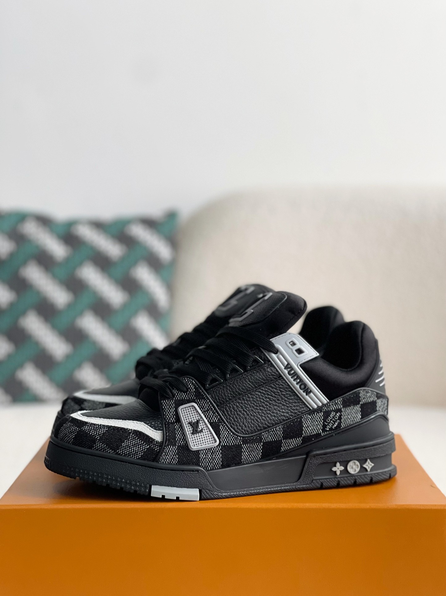 LOUIS VUITTON SNEAKERS