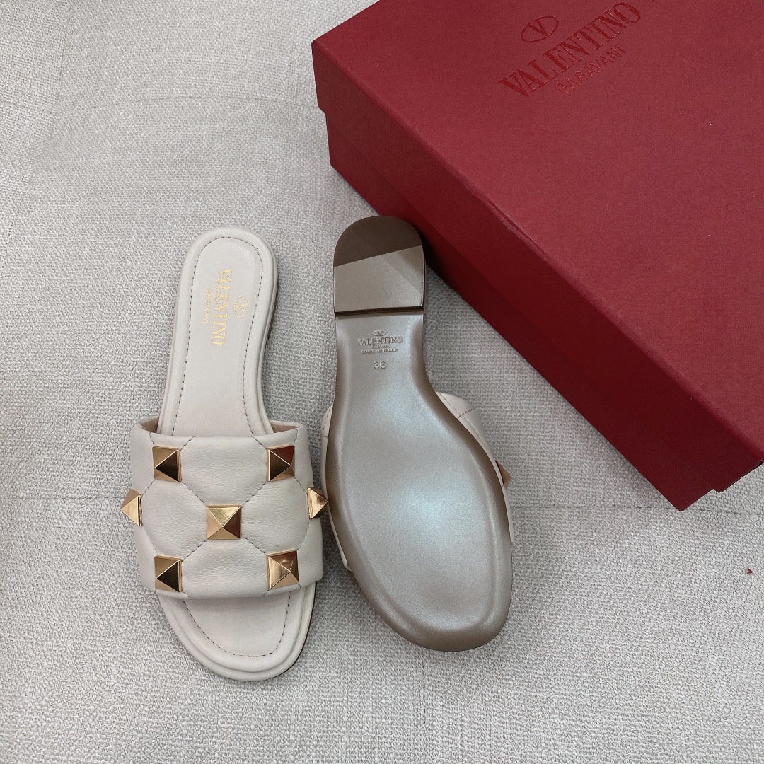 【Valentino】𝟐𝟎𝟐𝟏/𝐒𝐒 𝐧𝐞𝐰 021 official website new metal rivets diamond plaid slippers Qin Lan the same model