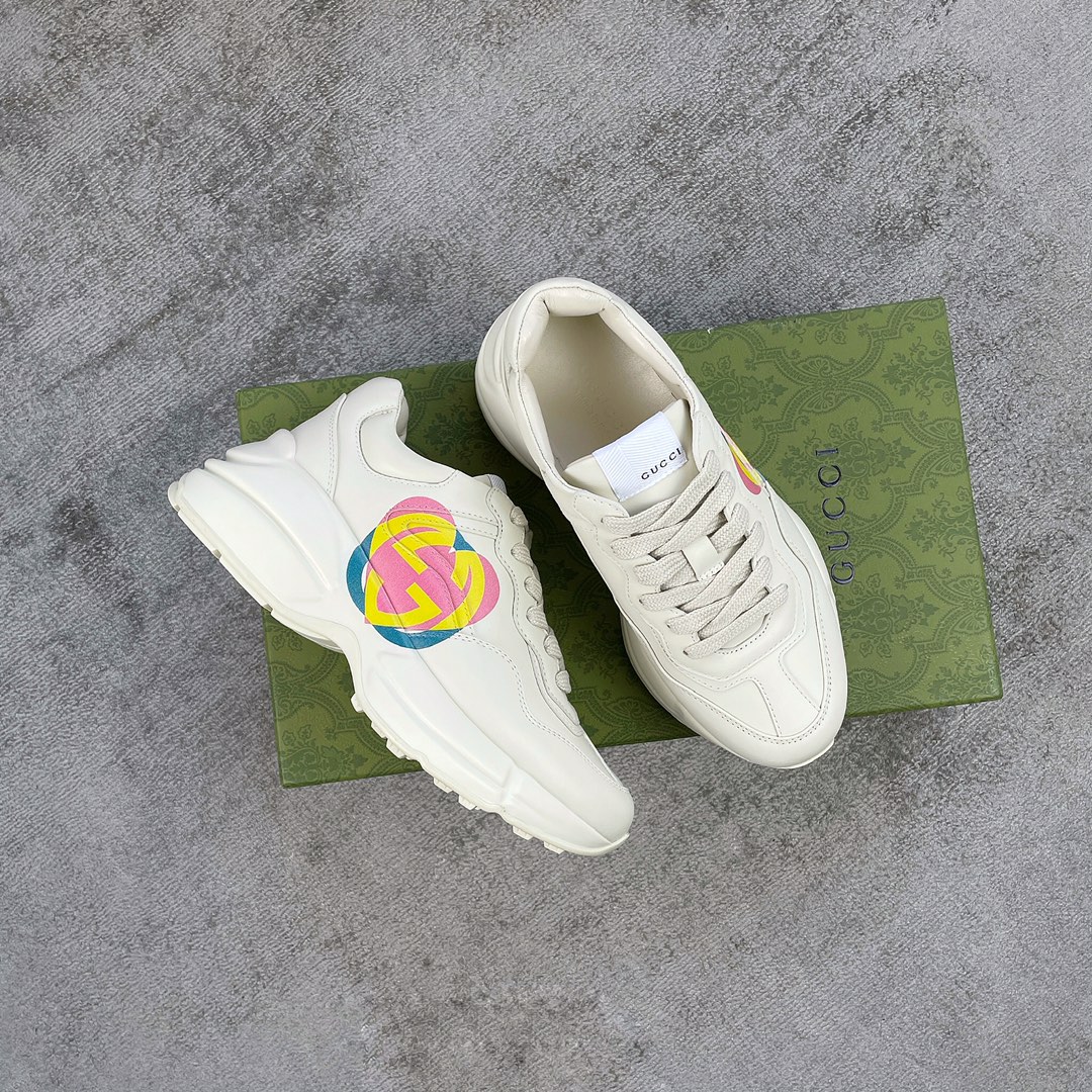 Gucci Pops This collection has a lot of flora and fauna elements Original material