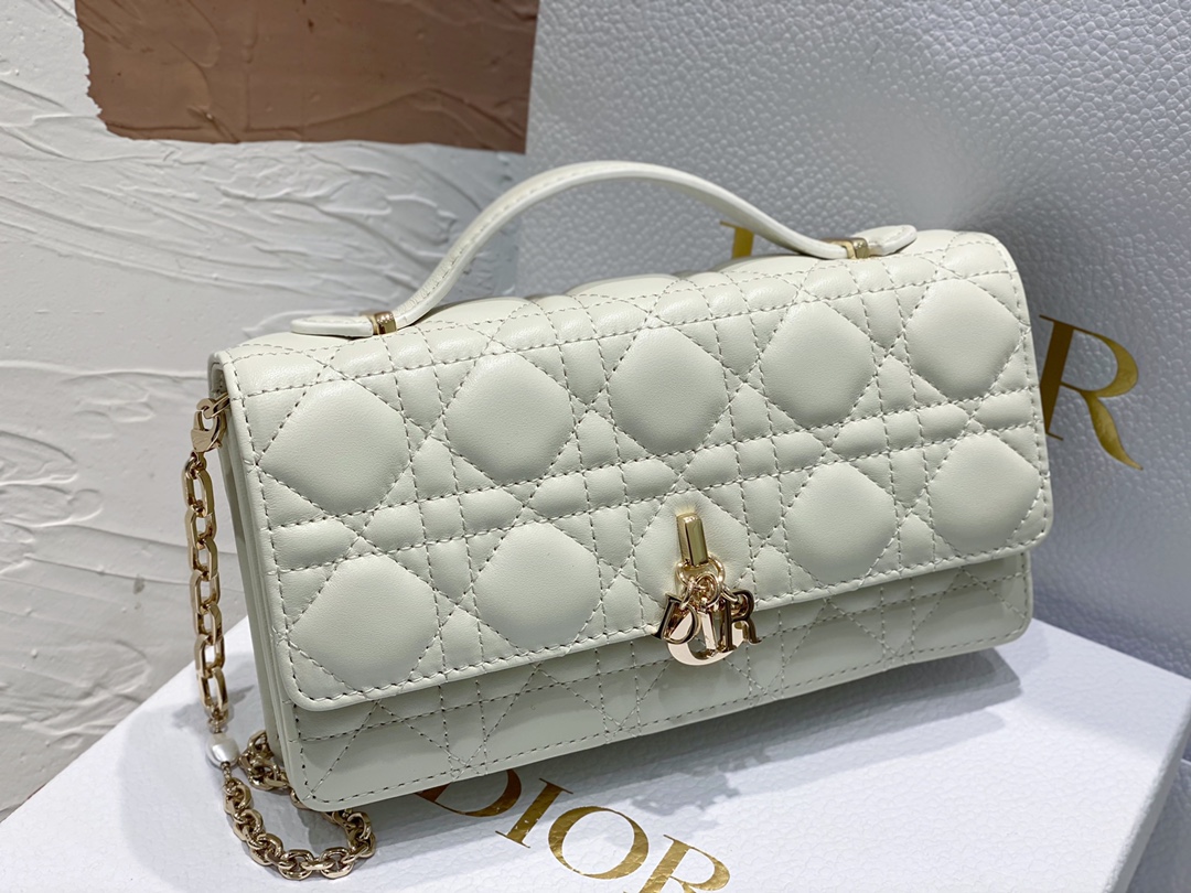 lady Dior ❤ Pearl Clutch Bag