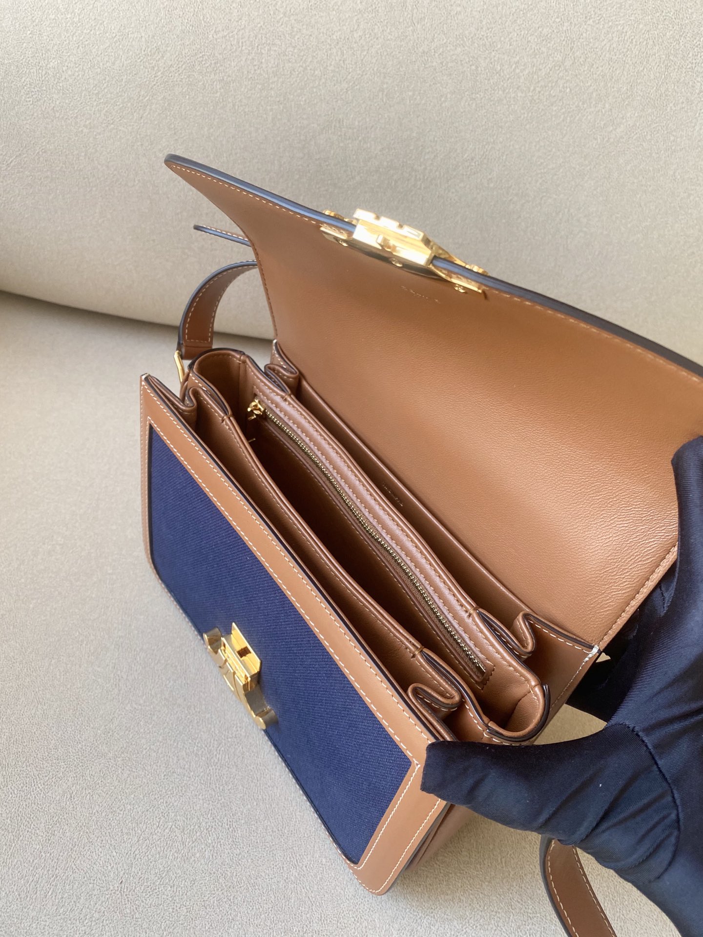 𝐂𝐞𝐥𝐢𝐧𝐞 Triomphe Medium 22.5cm