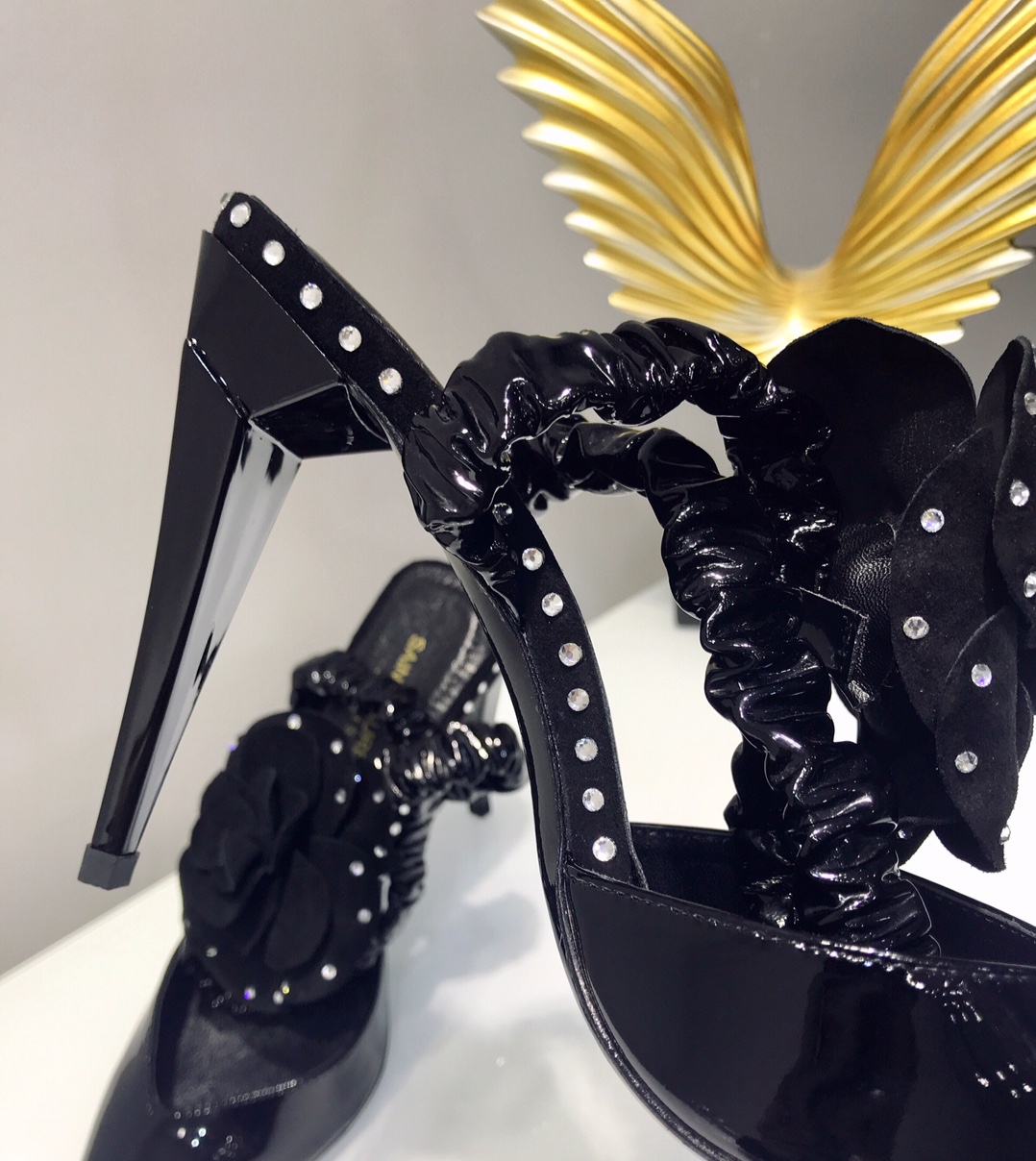 [Saint Laurent / Saint Laurent] YSL show live 18SS spring and summer show new ladies pointed high heels