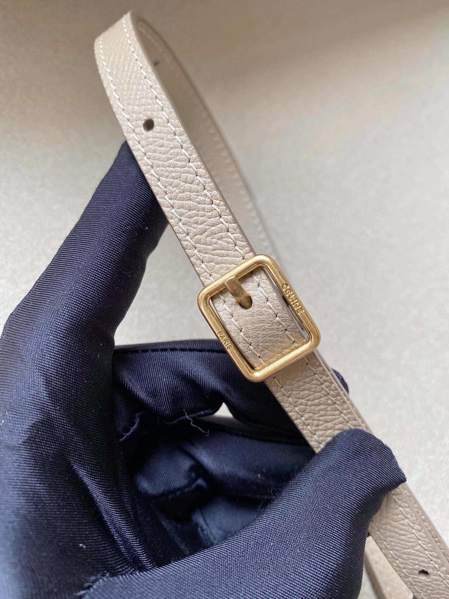 𝐂𝐞𝐥𝐢𝐧𝐞 𝐛𝐞𝐥𝐭 𝐩𝐢𝐜𝐨 𝟏𝟔𝐜𝐦 Grained Calfskin Bag