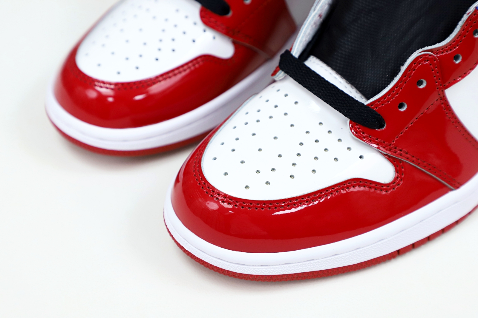 AIR JORDAN 1 RETRO HIGH OG FEARLESS