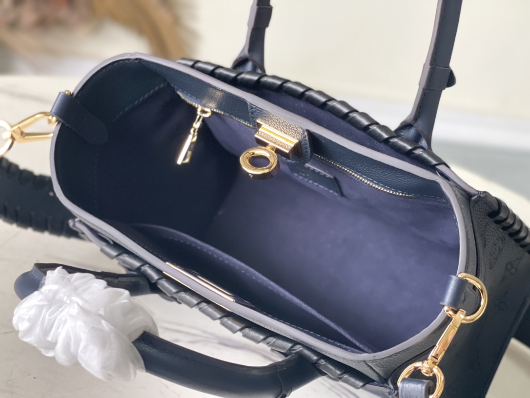 𝐋𝐎𝐔𝐈𝐒 𝐕𝐔𝐈𝐓𝐓𝐎𝐍     M21585