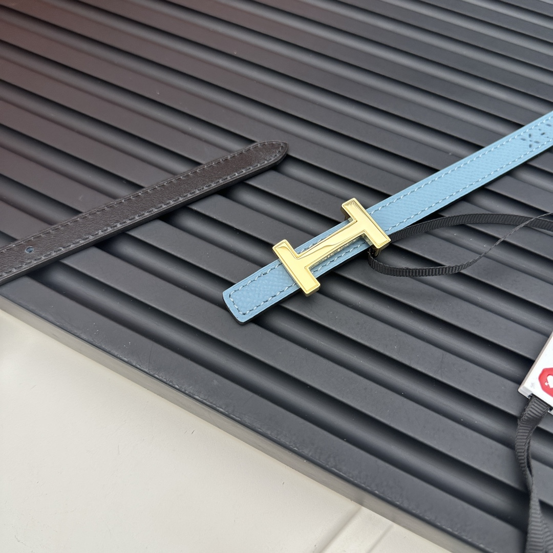 Reversible belt in Hermes Swift and perforated Epsom calfskin