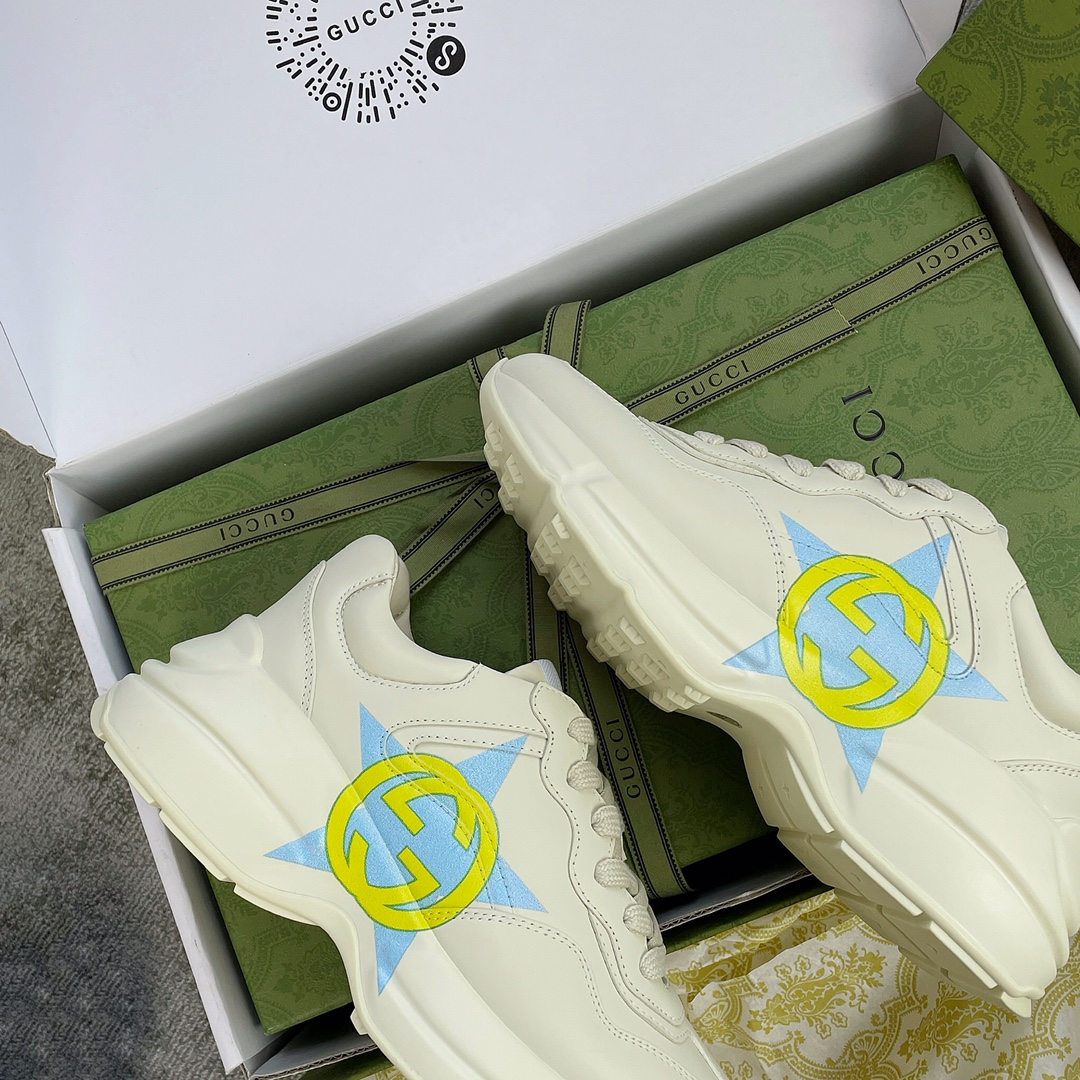 Gucci Pops This collection has a lot of flora and fauna elements Original material