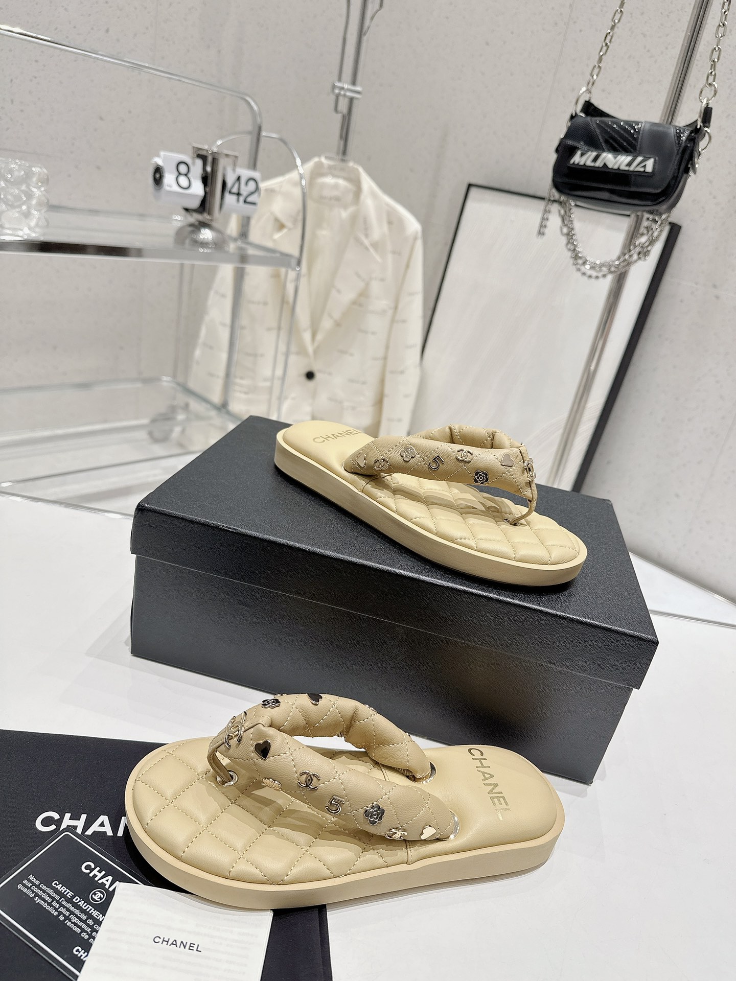 CHANEL summer new bread flip-flops clip toe flip-flops beach sandals