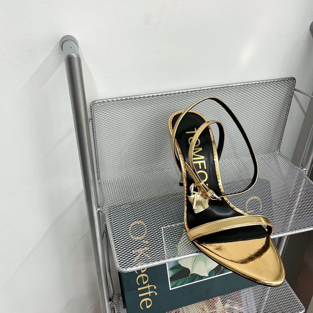 𝒕𝒐𝒎𝒇𝒐𝒓𝒅 𝟐𝟎𝟐𝟐/𝐒𝐒 𝐧𝐞𝐰 TF Tom Ford Gold Heel Padlock Sandals