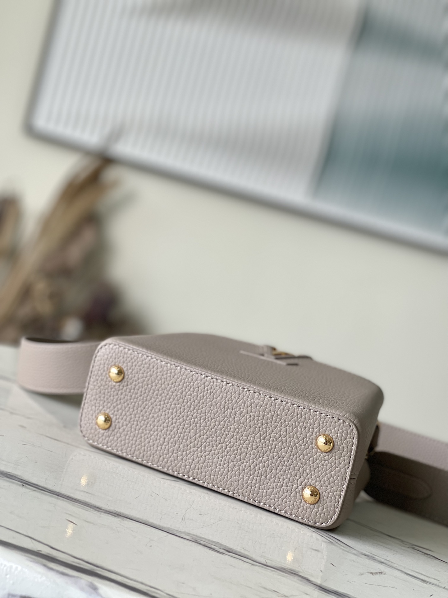 𝐋𝐎𝐔𝐈𝐒 𝐕𝐔𝐈𝐓𝐓𝐎𝐍  M48865