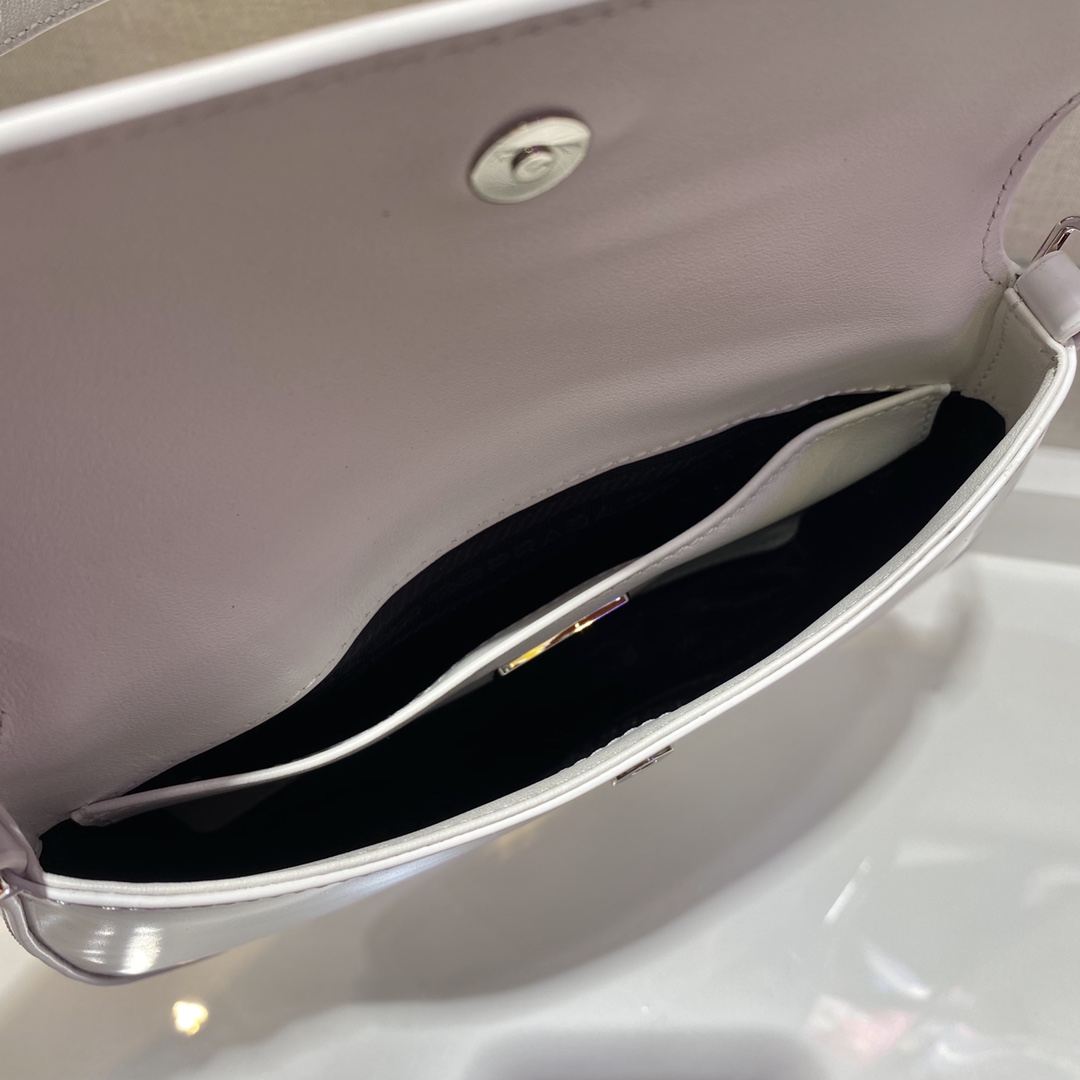 𝐏𝐑𝐀𝐃𝐀 New Underarm Bag 1BD311