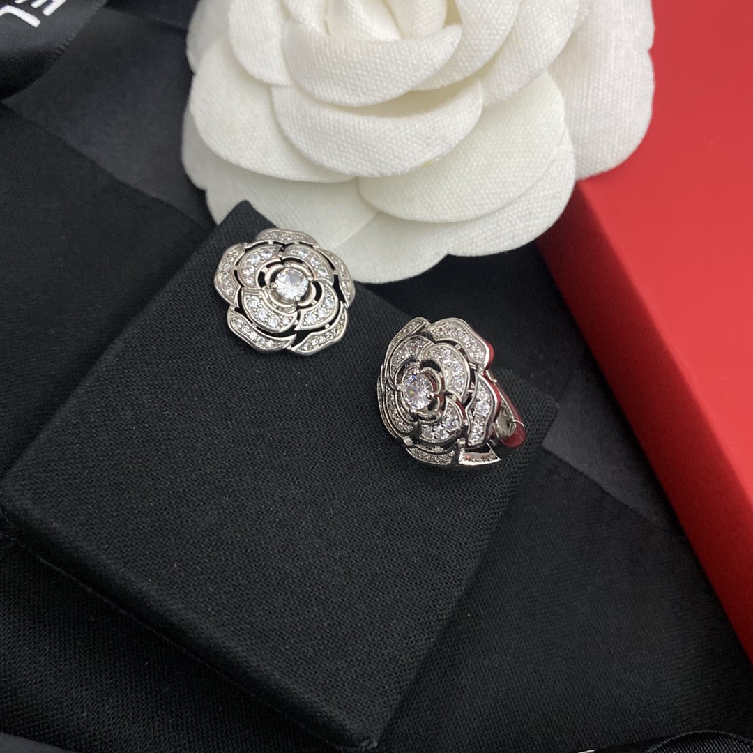 CHANEL🇫🇷Xiaoxiang camellia stud earrings earrings jewelry
