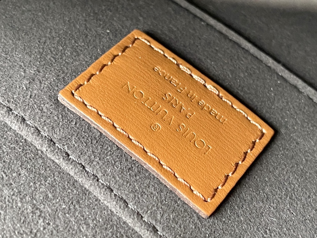 𝐋𝐎𝐔𝐈𝐒 𝐕𝐔𝐈𝐓𝐓𝐎𝐍   M45959