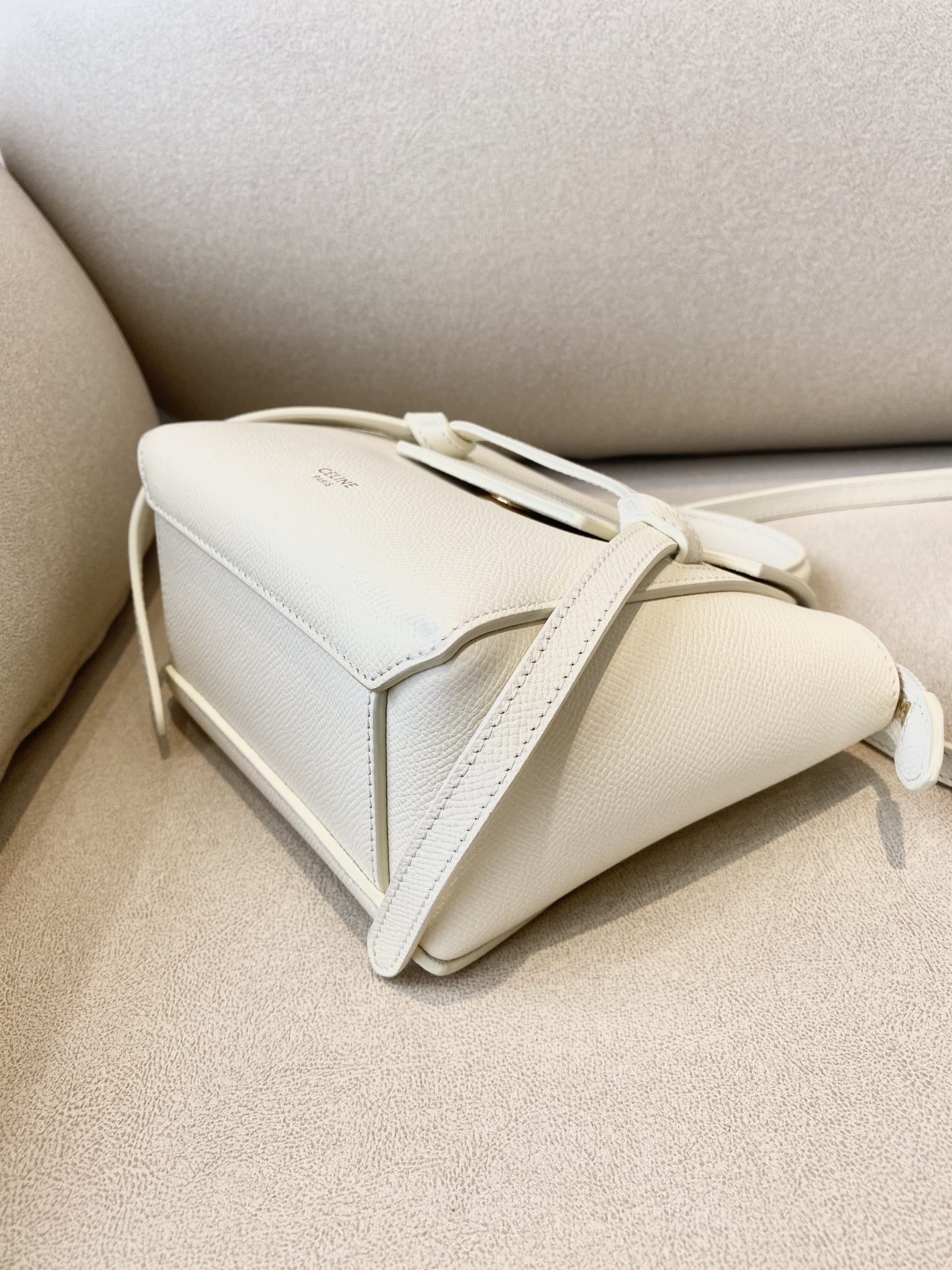 𝐂𝐞𝐥𝐢𝐧𝐞 𝐛𝐞𝐥𝐭 𝐩𝐢𝐜𝐨 𝟏𝟔𝐜𝐦 Grained Calfskin Bag