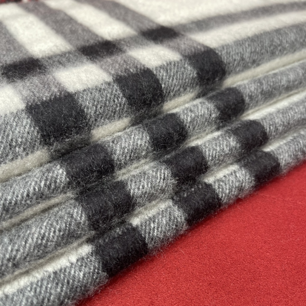 Burberry Classic Check Scarf