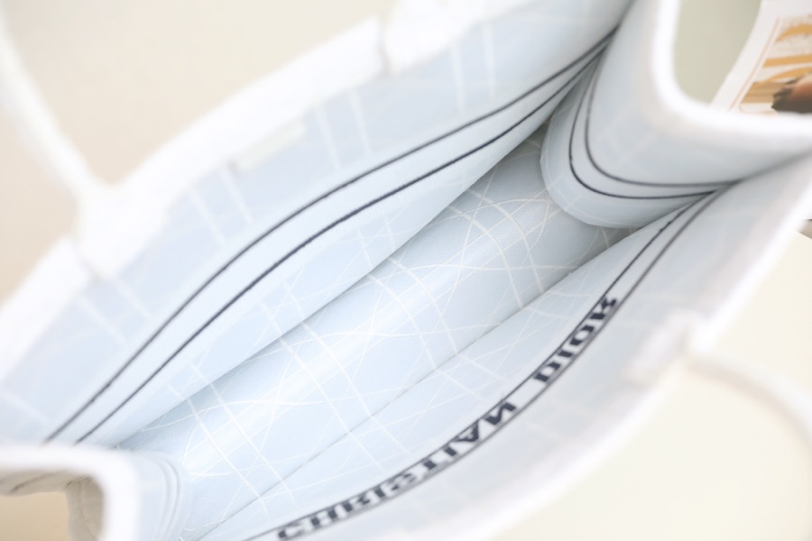 DIOR TOTE embroidered vine check white