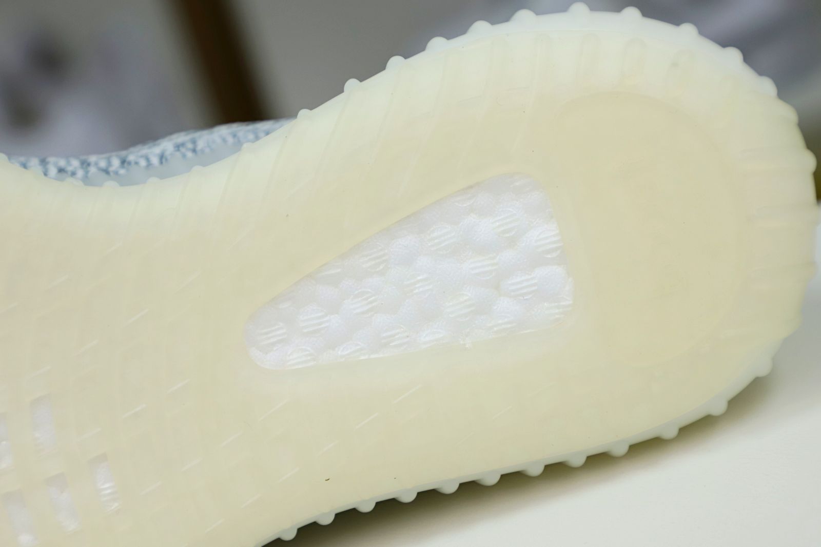 YEEZY BOOST 350 V2 CLOUD WHITE REFLECTIVE