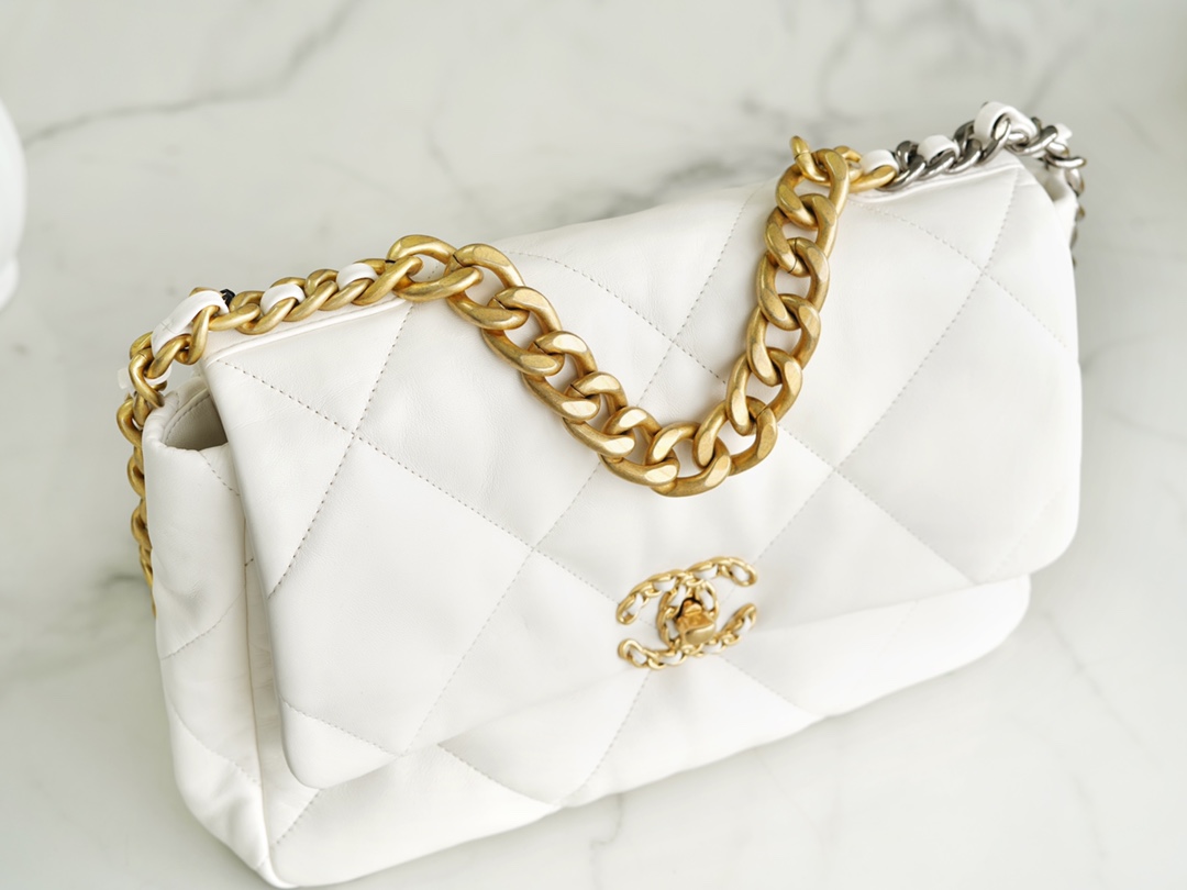 𝗖𝗛𝗔𝗡𝗘𝗟 ❶❾ 𝗕𝗔 𝗚 Original lambskin series ❥ Genuine leather ❥ Medium ❥ Snow White 👰‍♀️