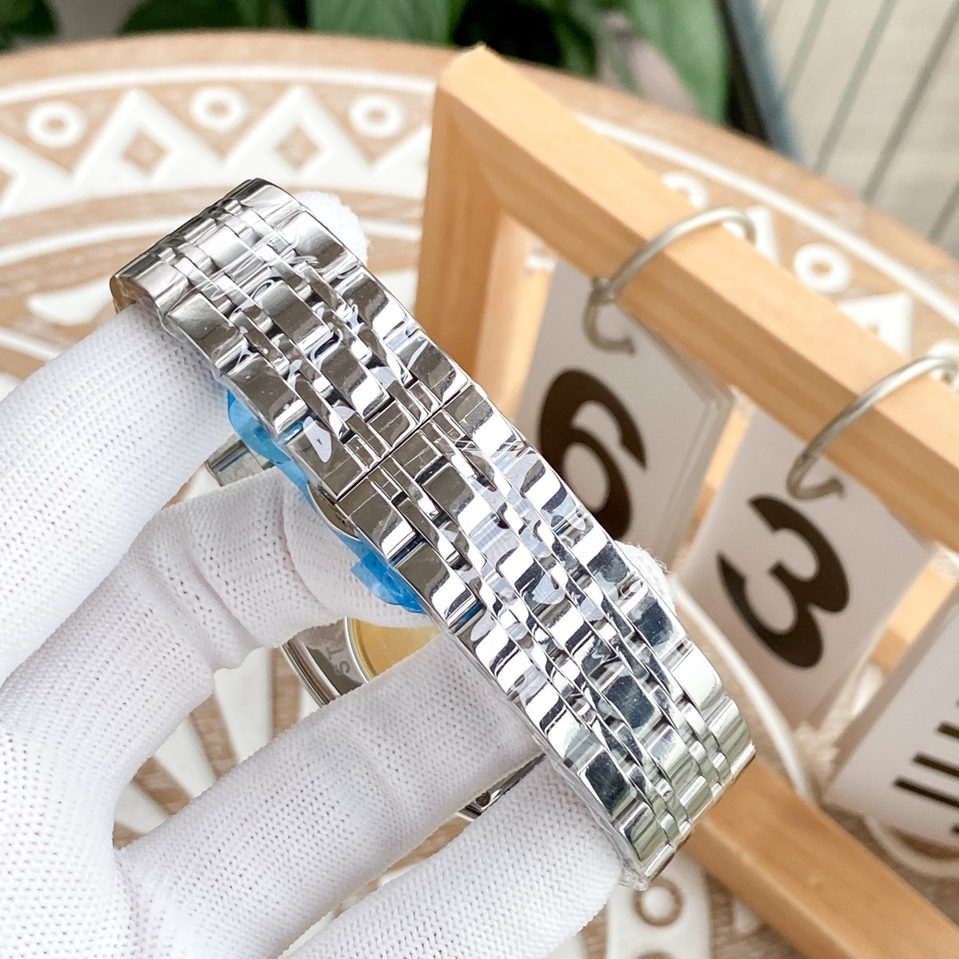 IWC- Fine men's watches, large flywheel design, exquisite skills, unique