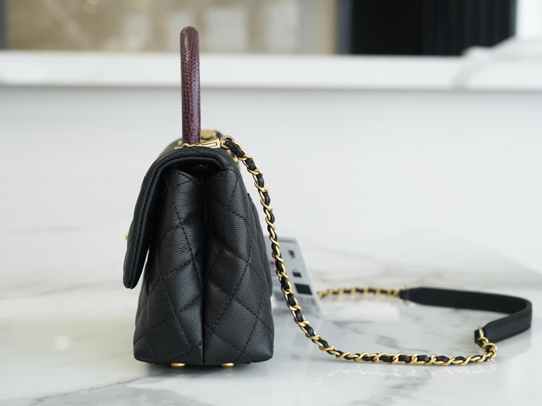 CHANEL 𝐂𝐨𝐂𝐨 𝐇𝐚𝐧𝐝𝐥𝐞 bag Lizard skin handle small black